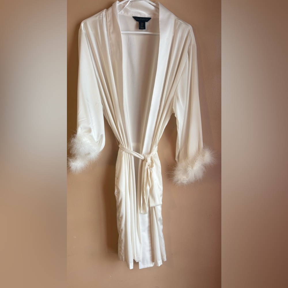 House of Harlow 1960 Ivory Feathered Robe